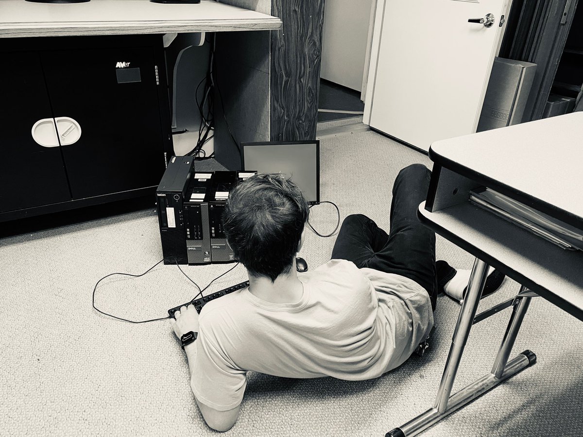 tyleredtech's tweet photo. This guy, laying down on the job...
photo: @bobbycombs1984 
#edtech #networkadministrator #K12 https://t.co/BqSYwa1Bo3