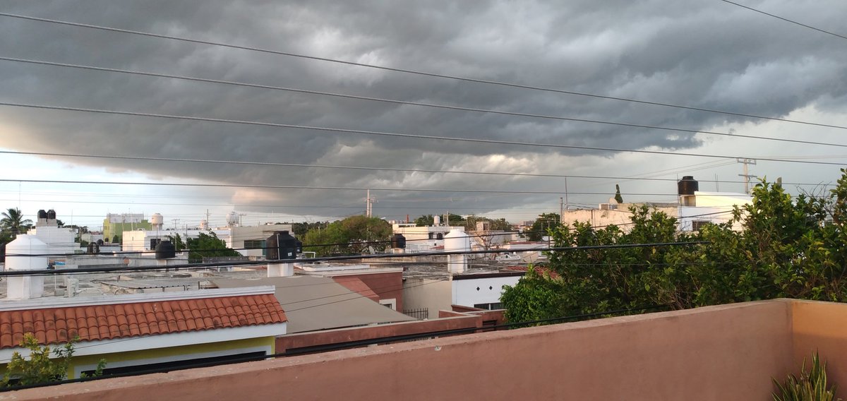aurenet108's tweet photo. Impresionante formación de tormenta. Ojalá lloviera y se llevara todos los virus que nos afectan.  Saludos https://t.co/I8ulrpdAAD