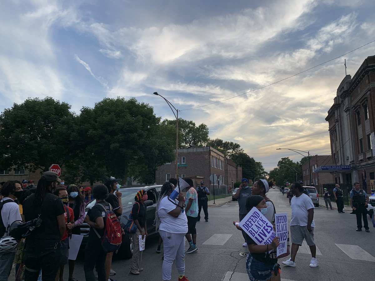 “A Black woman is talking, y’all should be listening,” said a protester. “We are here for the children who have been killed,” said  @nita_bud.  #ChicagoProtests