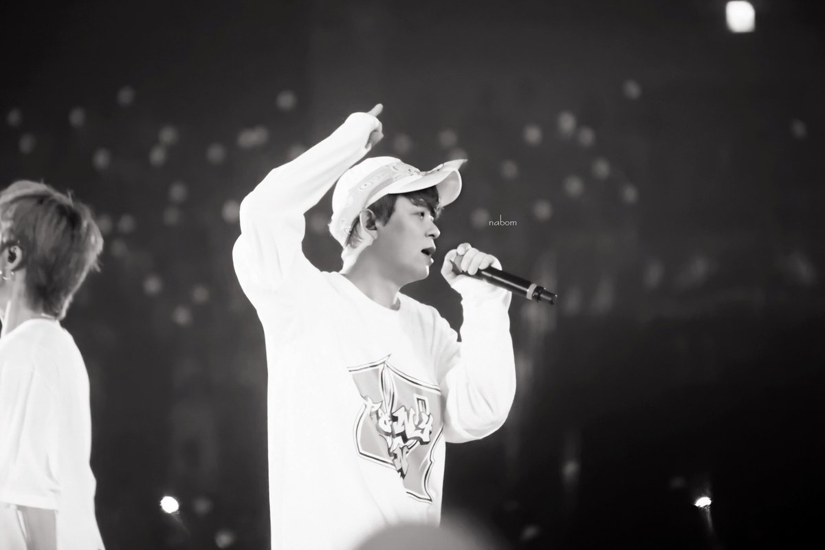 hot_nabom's tweet photo. 톤옵 사진 옴춍 오랜만에 올리는 듯..
흑백 깔아도 귀요오...ㅋㅋㅋ
#high_five_of_teenagers #H.O.T. #에쵸티
#190922 #next_message #foreverhot #에쵸티콘서트
#안승호 #토니안 #anseungho #tonyan #安勝浩
#💛💙❤💚🧡 #고미사영 #나봄 #nabom #흑백 https://t.co/Rla0ILdLvH