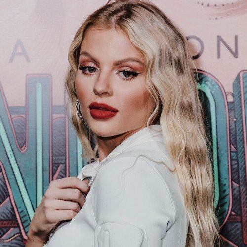votosluisasonza's tweet photo. não tenho o resto do print mais a luisa falou "vamos levar essa, por favor". VAMOS DAR O PRÊMIO PARA A PATROA🔥
EU QUERO 150 COMENTÁRIOS AQUI UTILIZANDO AS HASHTAGS #MPN #LUISASONZA #LUISASONZASTYLE https://t.co/Newnt7IGMp