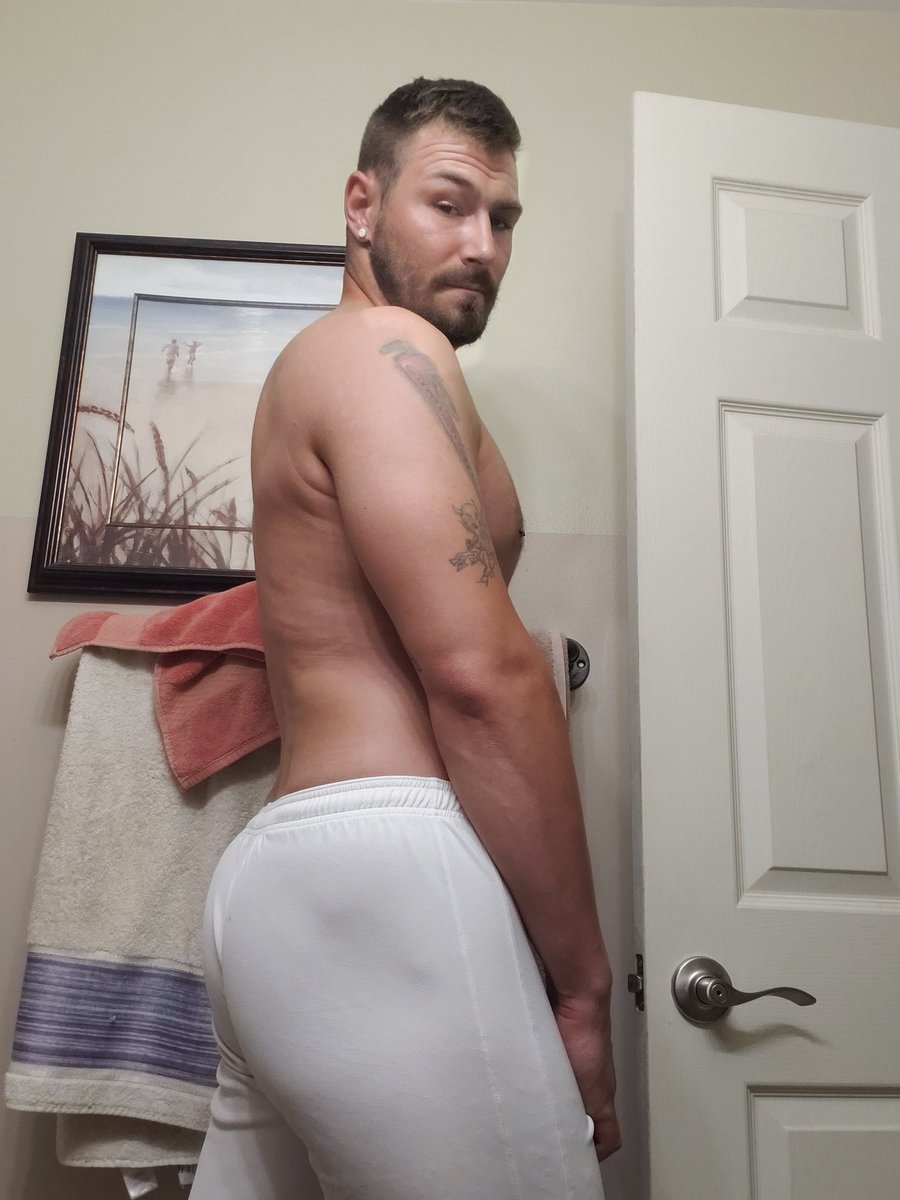 ScottLegendXXX's tweet photo. Anyone else love how see-through white shorts are? 
#men #shortshorts #cake #vpl #onlyfansnewbie https://t.co/ajUdMcD7Fe