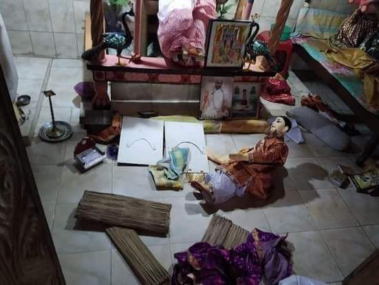 JoyantaKarmoker's tweet photo. On the night of August 10, 2020, an unidentified Muslim miscreants robbed  Sri Chaitanya Mahaprabhu's uncle's house in Bahubal's Jaipur area of Bangladesh and they vandalised various idols of the temple, looted gold items and other belongings. https://t.co/y4Pre1jKMb