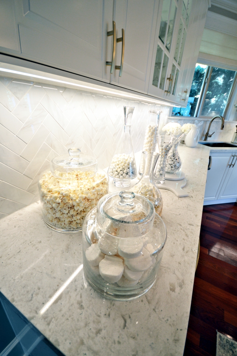 Nothing is sweeter…than a newly designed, renovated, and styled kitchen by renovateme! Let’s get started at bit.ly/2wqSgi7

#renovatemeplz #design #construction #home #build #renovation #kitchen #remodel #TuesdayThoughts #tt #takemebackTuesday #northvan #westvan