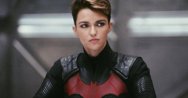 AySeries's tweet photo. @brazilhoope Olha essa deusa.

#Batwoman https://t.co/mqswCcx4QQ