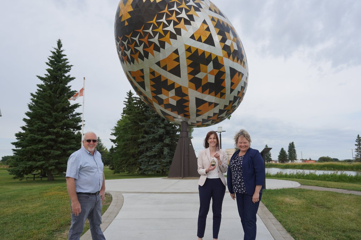 tanya_fir's tweet photo. Visited the famous Pysanka egg in Vegreville today with MLA @HomeniukJ  and representatives from the @VegrevilleAB , @VegChamber  and @goeastofYEG  This region has many great businesses that are #OpenInVegreville, and so many great tourism sights and experiences! #ABLeg https://t.co/XZqEJZfAaP