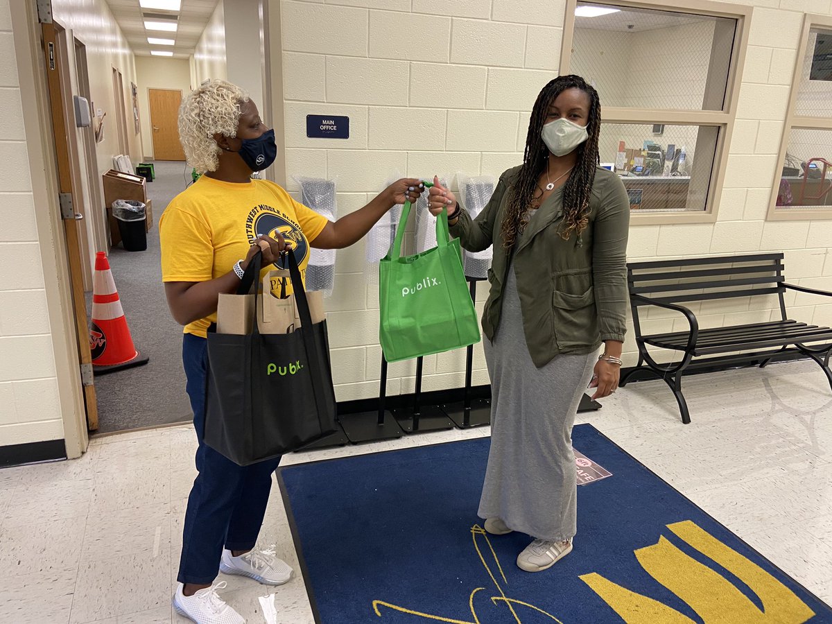 SwmsCharlotte's tweet photo. @Publix thank your for donating these awesome bags to stuff full of supplies for our teachers.  @publixsteelecreek https://t.co/a0ALM4EQDv