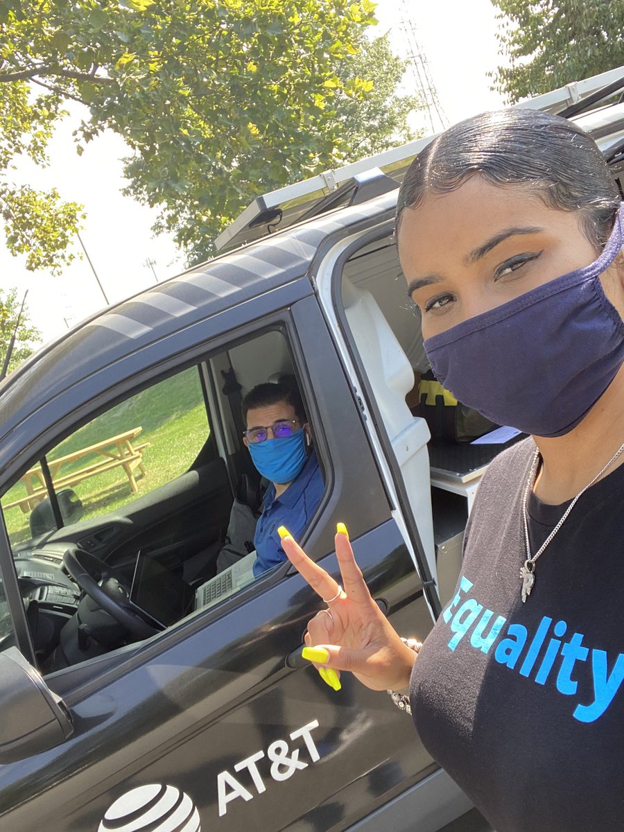 Midtown ladies out and about giving out free pizza and free phones out in Jersey today! And yes our lovely boss <a href="/bashar_yazgi/">Bashar Yazgi</a>  came to help us close some sales! <a href="/lugo_gissell/">Gissell Lugo</a>  <a href="/Danny_Perez_01/">Danny Perez</a> <a href="/judy_cavalieri/">Judy Cavalieri</a>