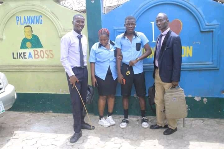 AlagbeOlusegun's tweet photo. The Benefit's-Couple being honoured by their Teacher and Principal in the School. It's is laughable😂😂😂😂 https://t.co/EXsUeslR7P