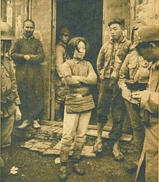 If you grew up in a Chinese vernacular/private school, this is what you'll be told happened during the Japanese invasion:Your school was a Japanese execution ground for the Chinese communists they caught. Usually, the execution ground was the school field. 5/?