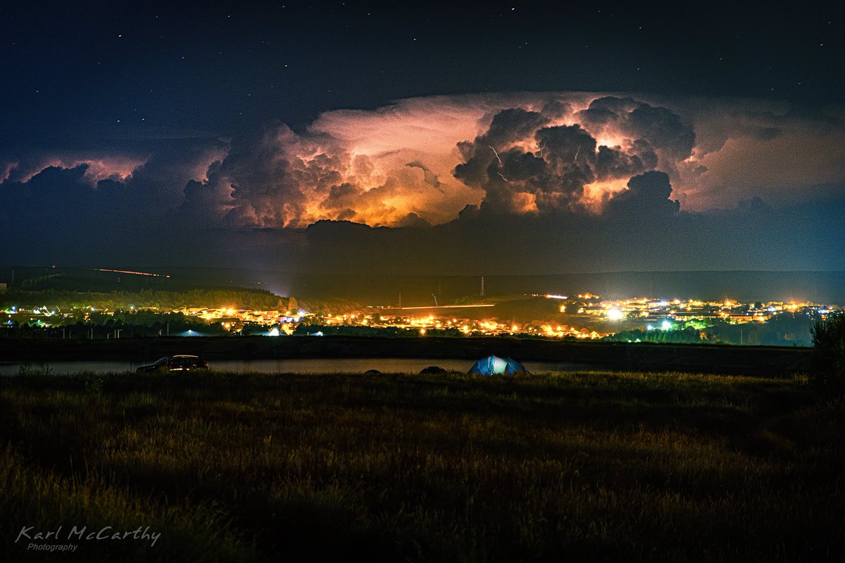McCarthyKarl's tweet image. Amazing night watching the storm over the Midlands from South Wales. @StormHour @ItsYourWales @DerekTheWeather @Ruth_ITV @metoffice @BBCEarth @WalesOnline #storm #lightning