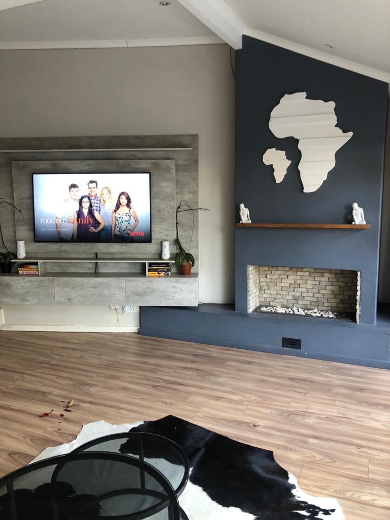 Get yourself this beautiful African combo wall art on PROMOTION for only R2000. 🔥❤️💯.

Please RT for support 🙏🏽.
Delivery excl 🚚 🇿🇦.
#BoityEngagedByMaps #zodwa #ZodwaFindsVusi #pitso #DloziLami #KaizerChiefs #VusiForPresident