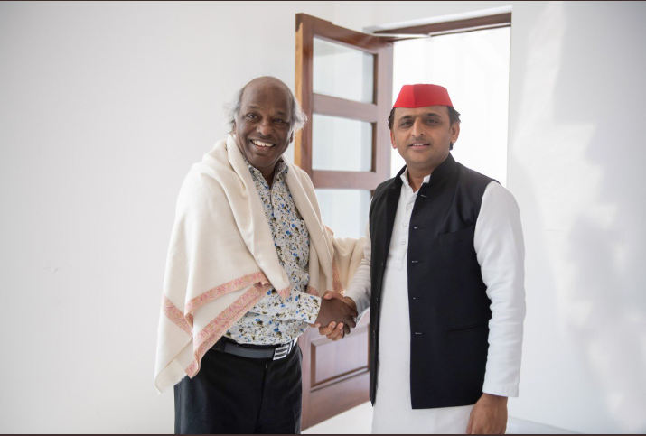 mayanky8's tweet photo. ये #मोहब्बत की कहानी नहीं मरती लेकिन ,
लोग किरदार निभाते हुए मर जाते है.....!!
@rahatindori https://t.co/WZNEHx9m3v