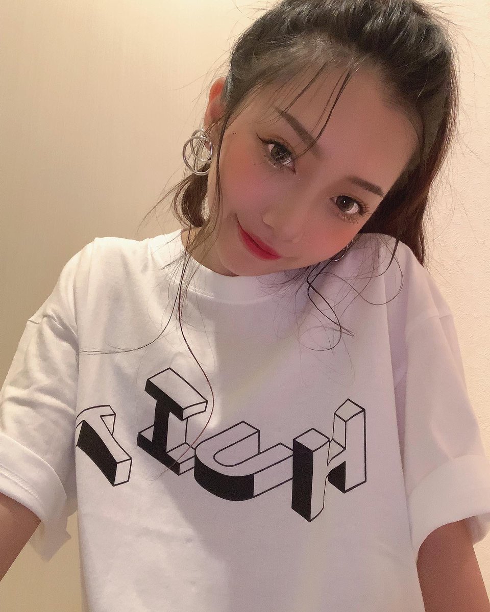 12_h_28's tweet photo. 👕 https://t.co/N5534MwY8B