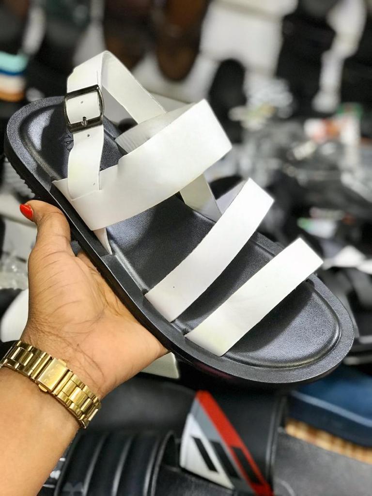 Ericknyari3's tweet photo. SANDALS AVAILABLE #brandValentino
#Size39 - 44. 

Contact: #0656260093 (WhatsApp, Call)
BEI NI TSH 45,000/= TU.

We Do delivery countrywide.

#TwitterGulio 
#Nipedili
Kindly help Me to Rt.
@GillsaInt @Nipedili @stevpm @fredkrypton @MarekaMalili @LusakoWaKwanza @Allan_Lucky https://t.co/iOEZhCDJ29