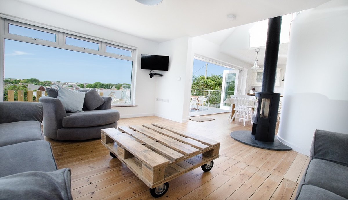 Looking for a mini break in #northdevon? #dogfriendly sleeps 8 with fantastic views in #braunton 

croydeholidays.info/braunton-holid…

Monday 26th September 
Or Monday 5th October remaining