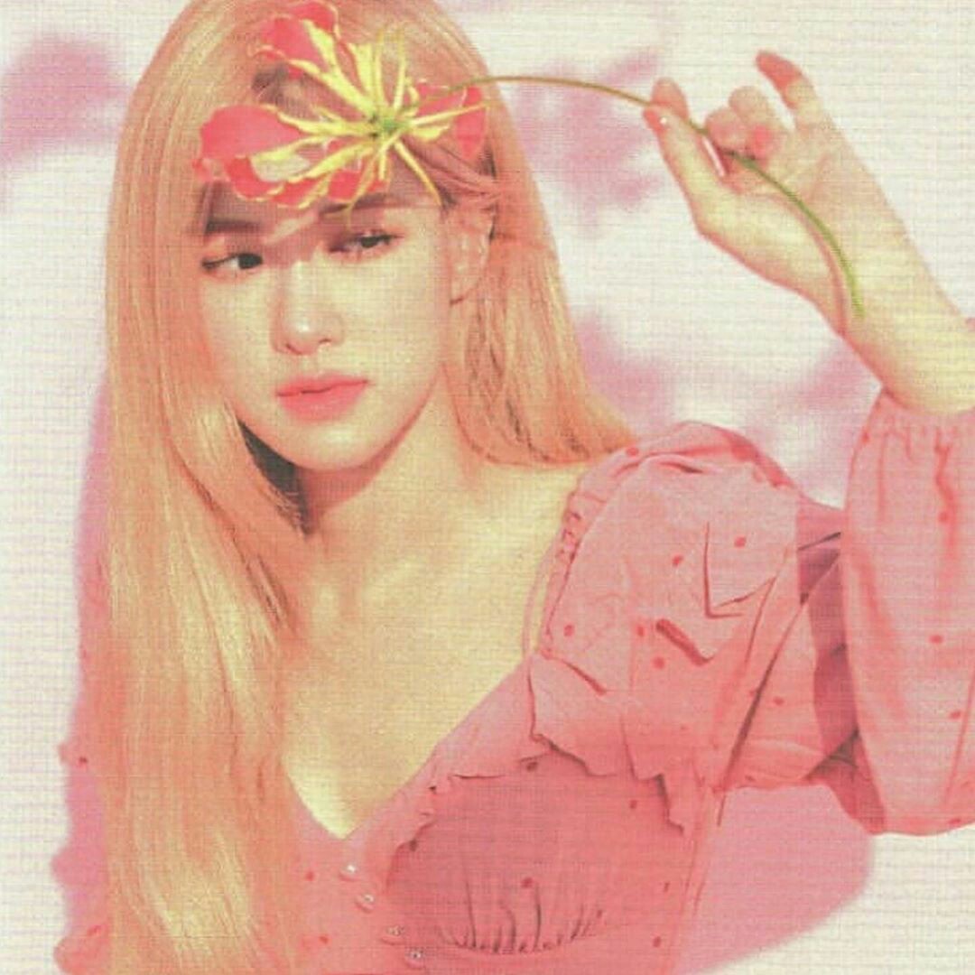 mworki_melon's tweet photo. when she's the black and the pink 
#BLACKPINK 
#ROSÉ 
@BLACKPINK https://t.co/9AARBgJLrc