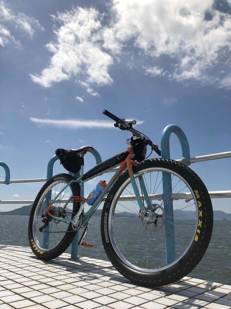 pika_hiroshima's tweet photo. 実は海も似合う
マウンテンバイク

#retrotec #retrotecbikes #grumpybike #morningride #ridehiroshima #porcelainrocket  #レトロテック #ポーセリンロケット　#グランピースタイル https://t.co/byQXVxLDXo