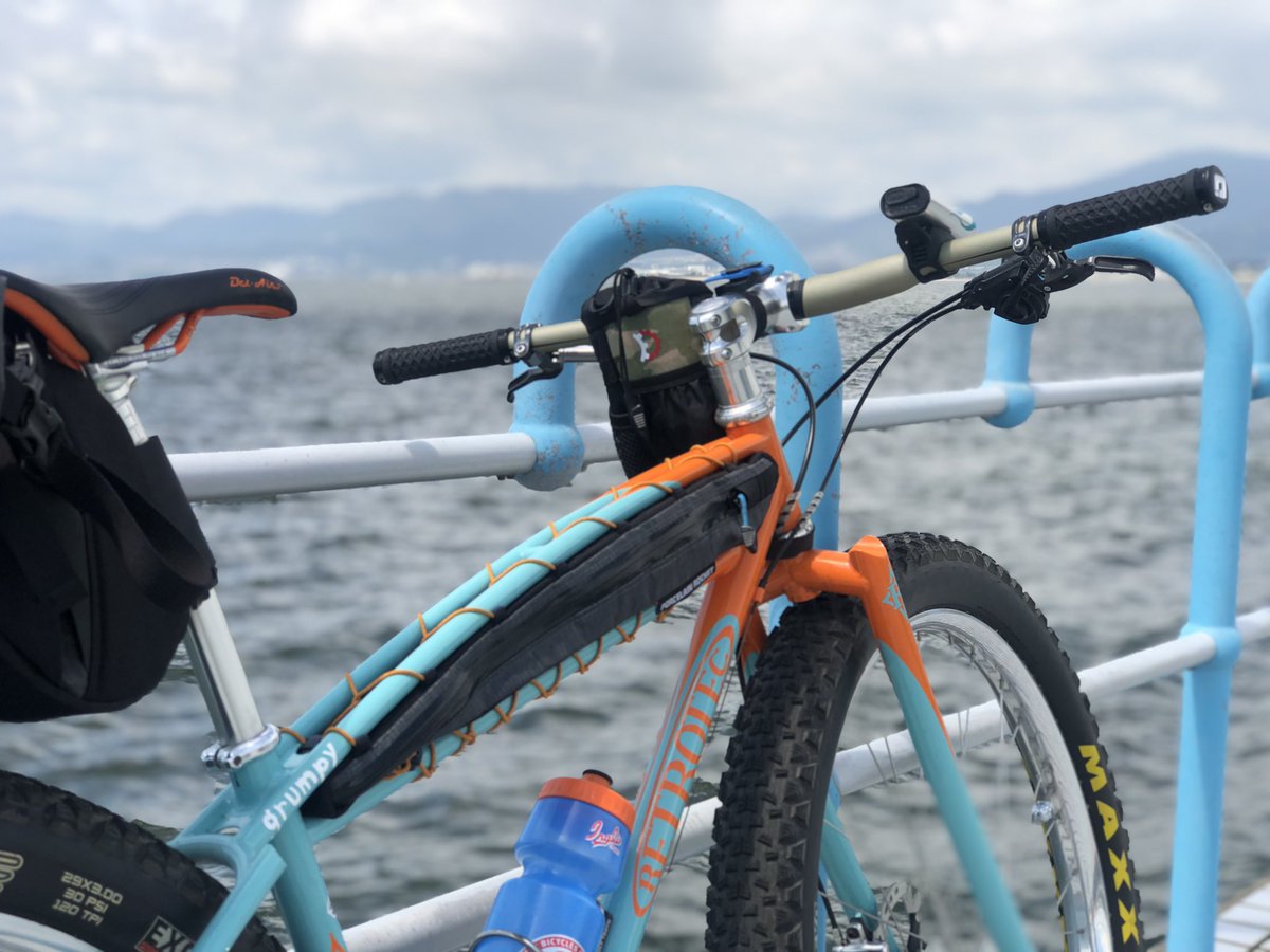 pika_hiroshima's tweet photo. 実は海も似合う
マウンテンバイク

#retrotec #retrotecbikes #grumpybike #morningride #ridehiroshima #porcelainrocket  #レトロテック #ポーセリンロケット　#グランピースタイル https://t.co/byQXVxLDXo