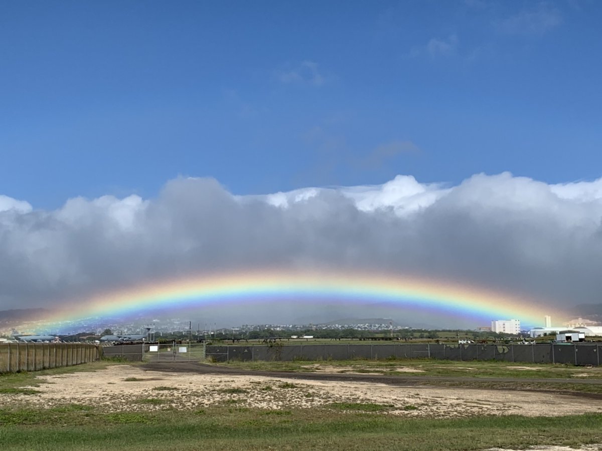 ハワイで何する 次のハワイ旅への思いを馳せて Hawaii Photo Trip お気に入りの写真たち ハワイの虹 でhappyに ハッピーパワーが溢れる いっぱい受け取ってね ハワイで何する Rainbow 虹 ハワイ好き ハワイ好きな人と繋がりたい