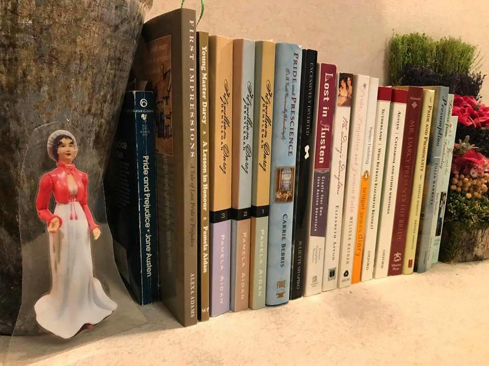 FlatJaneAusten's tweet photo. I'm visiting Cindy! Here are her notes on my visit so far: "Flat Jane Austen arrived for a visit this afternoon.  After refreshments, we perused my collection of Austen fan fiction. She was duly amused at the many attempts to respin her stories."
~#FlatJaneAusten #JaneAusten https://t.co/6LfdK9JB1x