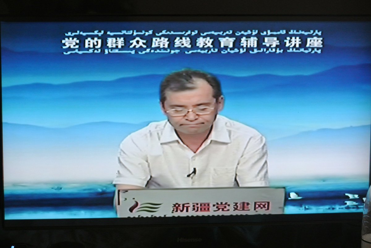9/ Wanna watch primetime TV in Kashgar? Here's a political course for the masses. At least it was in Uyghur...