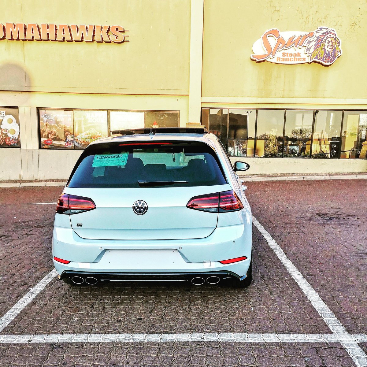 Ma_10ten_7_5r's tweet photo. Ngine 4pipe @Yfm @DJAnkletap #YMornings #wheelcrushwednesday #vagcars #mk75r #golf75r #r #4motion #4pipe https://t.co/HvWjf89lON