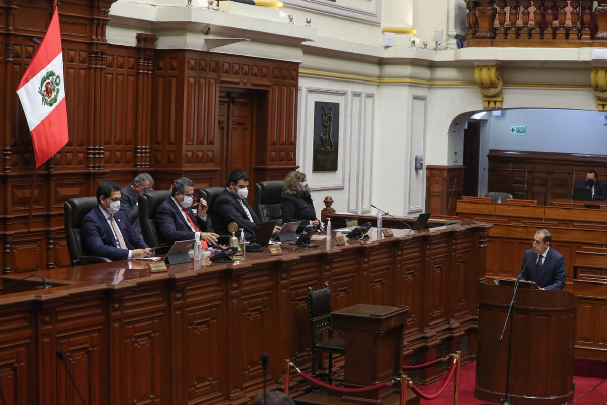 WalterMartosR's tweet photo. La mejor manera de trabajar unidos es escuchando atentamente la voz del pueblo. Agradezco sinceramente la confianza otorgada por el @congresoperu y reitero el compromiso del Gabinete para pasar de las palabras a la acción. #ElPerúPrimero https://t.co/5rQ8TgO0F3