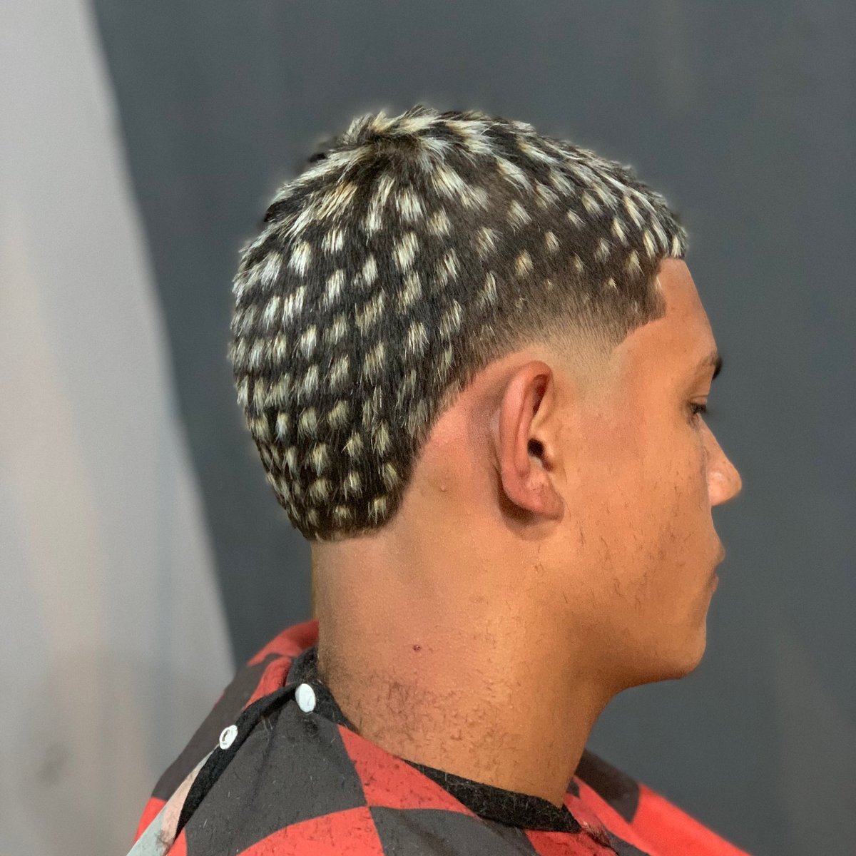 martins2r0's tweet photo. Rapaziada que puder dar um Rt pra ajudar a divulgar o trabalho do amigo vai deixar forte rs 
Seguem no meu insta @2R_barbeiro e fique por dentro dos cortes 💈💪🏼
#BarbeariaBlessed 🙌🏼💈❤️
#Barber2R 
#ReflexoAlinhado https://t.co/lB12a5MiU1