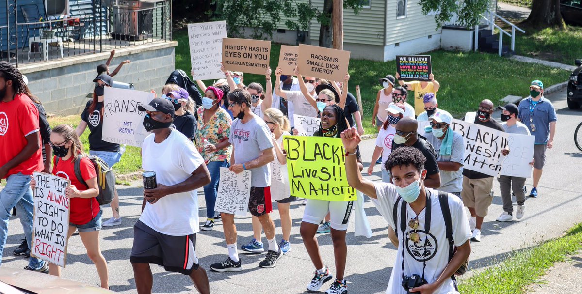 Communitycivil's tweet photo. Only going up from here 🧗🏽��♂️
📸@jamssociety
#CCA #JustCivil #Concord #Love #Peace #Justice #Freedom #CollectiveAction #Concordprotest #ncprotest #Long2020 https://t.co/3Z5q9KQjtE