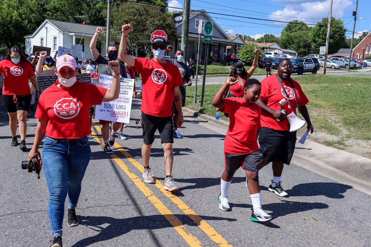 Communitycivil's tweet photo. Only going up from here 🧗🏽��♂️
📸@jamssociety
#CCA #JustCivil #Concord #Love #Peace #Justice #Freedom #CollectiveAction #Concordprotest #ncprotest #Long2020 https://t.co/3Z5q9KQjtE