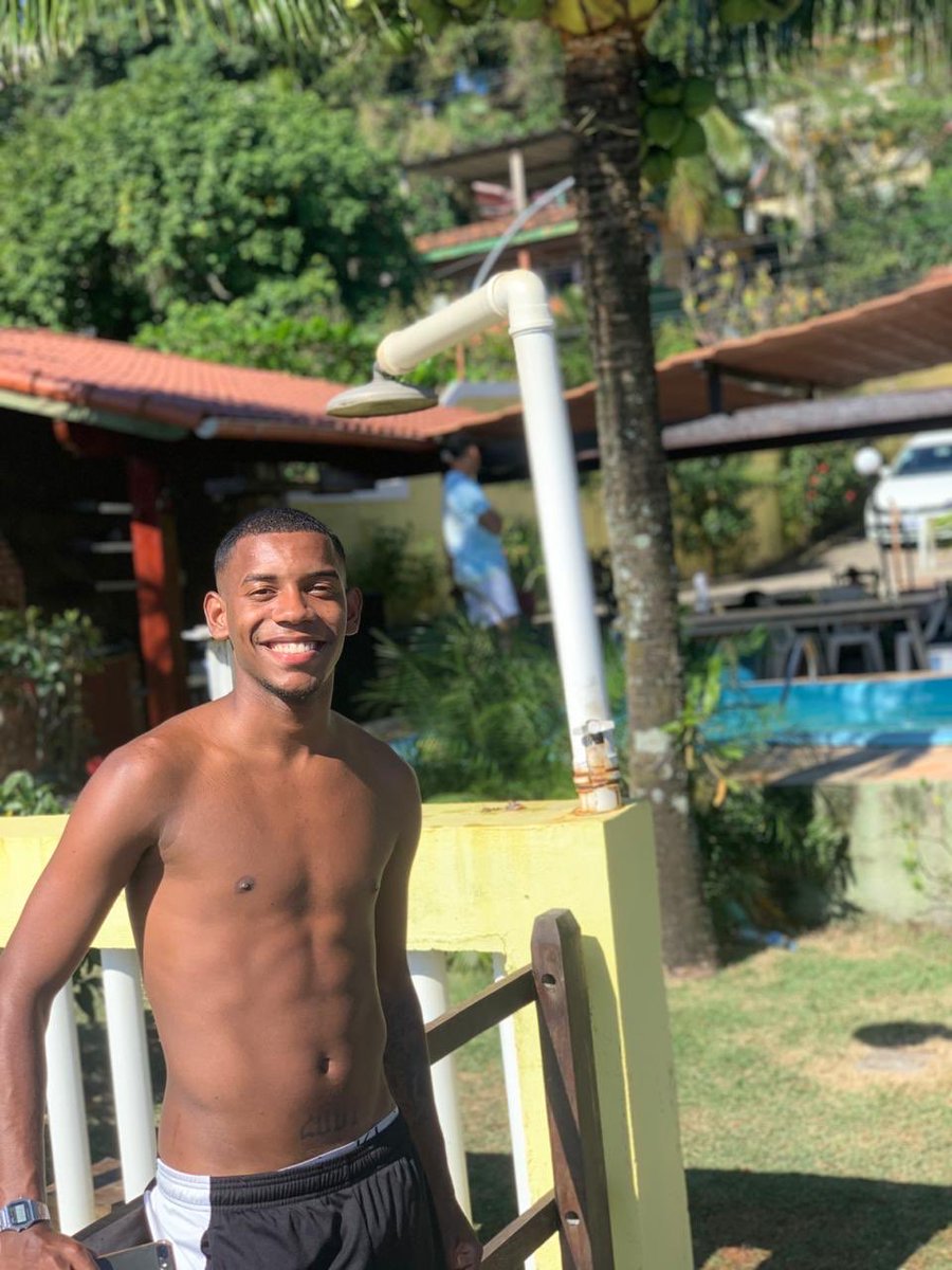 Ryanlucio01's tweet photo. Obrigado papai do céu, por +1 ano de vida. 1.9 do homi 🥳🥳 https://t.co/CyF2S5oU6p