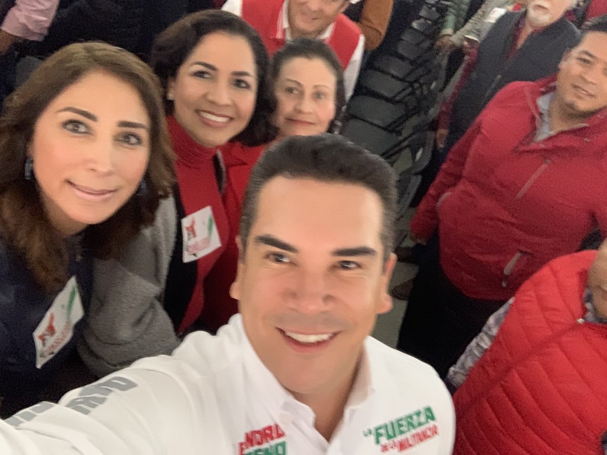 DulceRomeroxSJ's tweet photo. A un año del triunfo de @alitomorenoc y de @caroviggiano seguimos trabajando para que el @PRI_Nacional sea el partido de #México https://t.co/1cIg5gnZiR