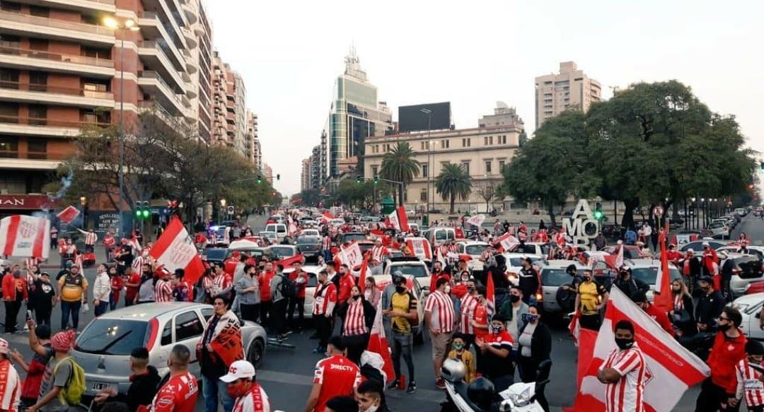 LPDA_IACC's tweet photo. @MundoDcomar @arielandradaw 2 autos y 3 motos decían... https://t.co/K7Se6qLvoE