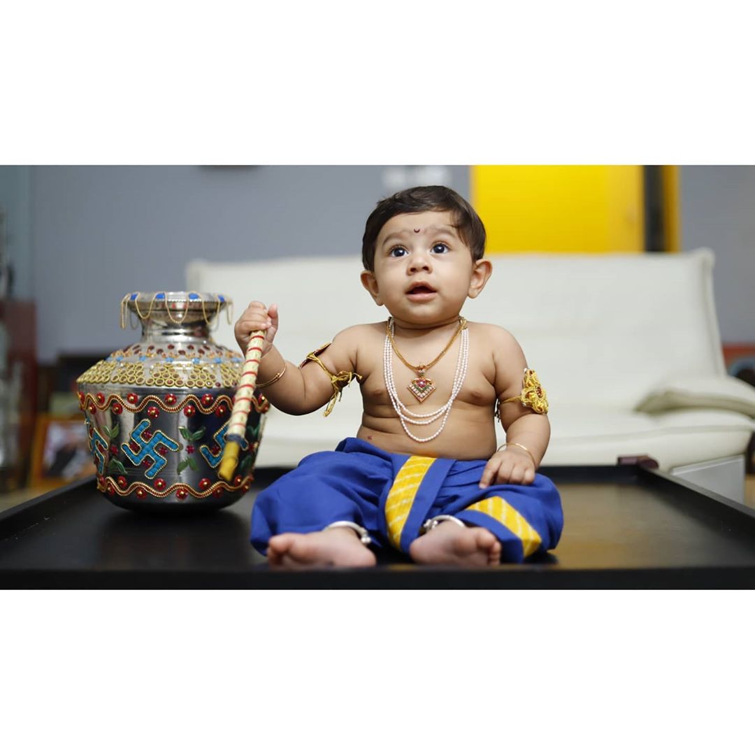 telugufilmnagar's tweet photo. Yash shares these adorable pictures of his kids dressed up as Radha and Krishna!😍

 #Yash #Tollywood #TeluguFilmNagar https://t.co/dnuhXVDtEo