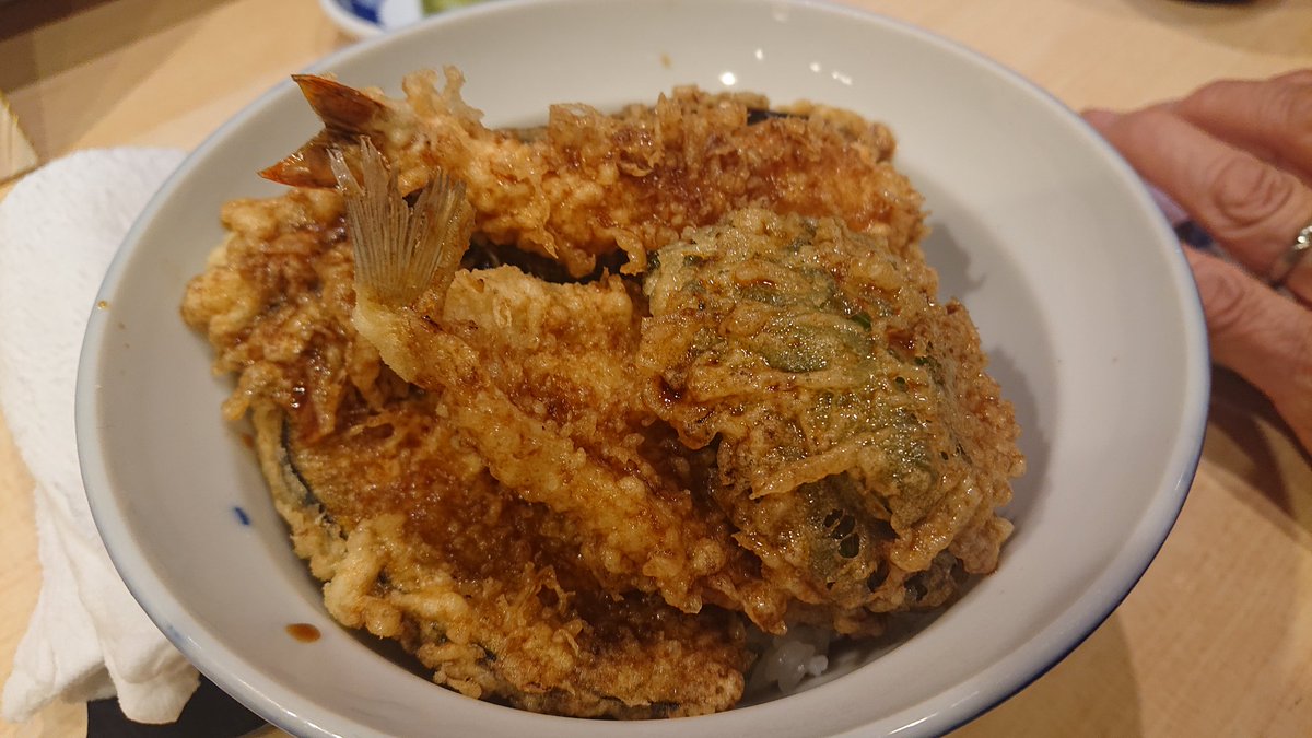 しらたか 国分町 天婦羅 安住 今日の天丼 かき揚げ天丼 俺的に仙台で一番美味しい天ぷら屋さんだと思ってます 確実に入りたい場合は予約必須ですね 目の前で揚げてもらえる天ぷらはマジ美味しいので皆さんにも食べてもらいたいです ご馳走さまでした