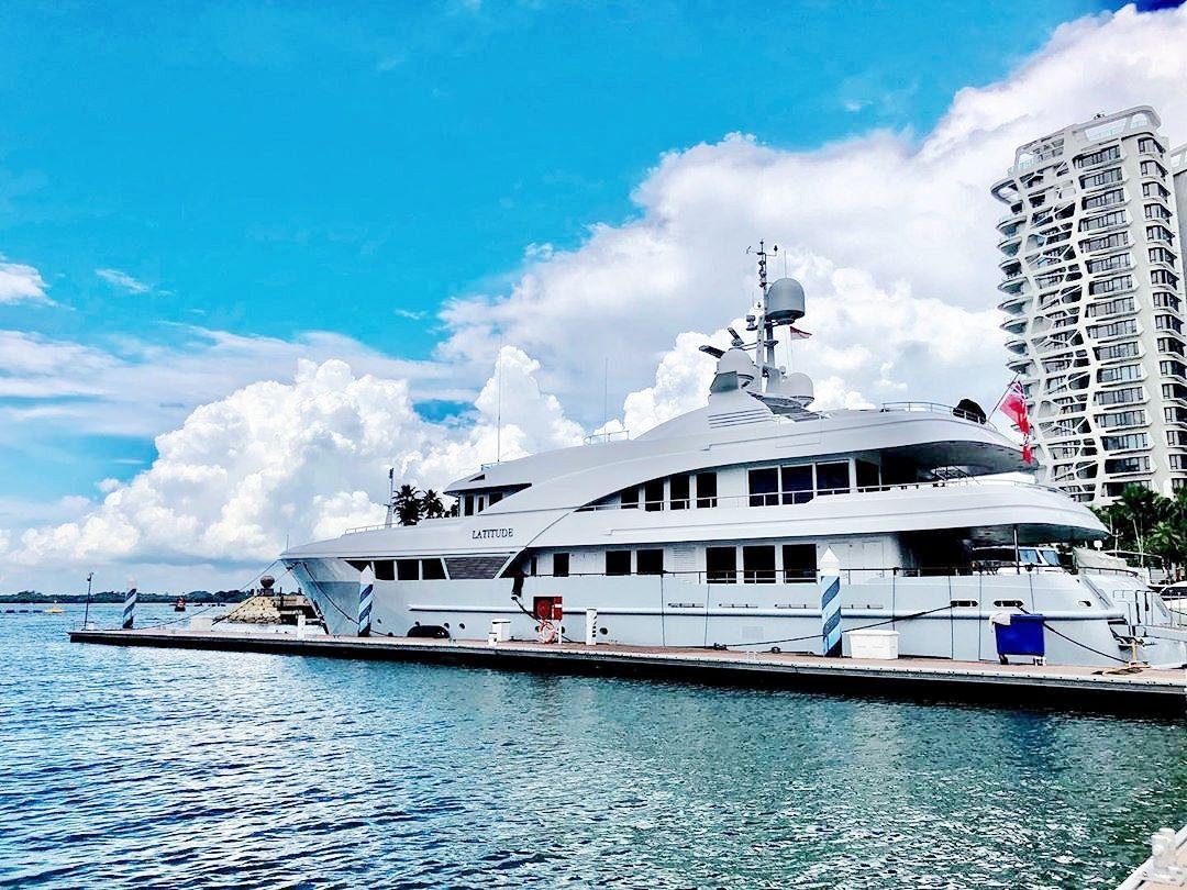 Another stunner berthed at our marina. Featuring the magnificent superyacht — Latitude, who cruises at 15 knots and reaches a top speed of 16 knots 🌊