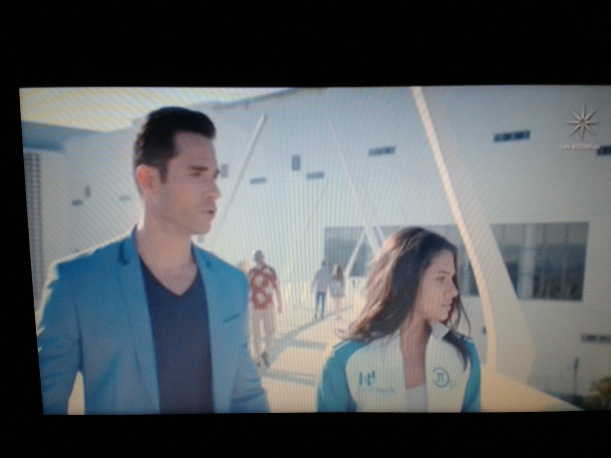 Howard persiguiendo a #ElDragón y Adela aliada maravillosa de #MiguelGarza ♥♥♥