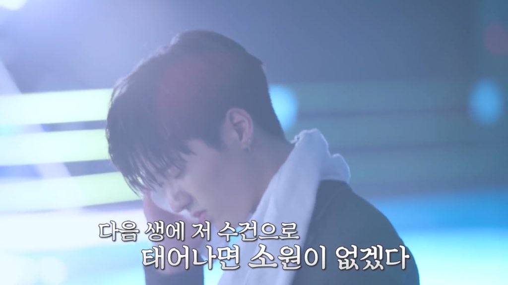 RUT0NIVERSE's tweet photo. caption: "if i would be born with that towel in next life, i will not have any other wishes" 

ㅋㅋㅋ 😆😆 https://t.co/NqXLOwd2Ly