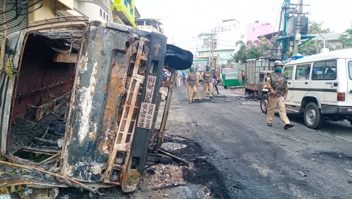 Pics from yesterday& #39;s riots in   #Bengaluru   #Riots. See how it looks in the morning.Getting more pics with details soon.  #bengalururiots   #bengalururiot