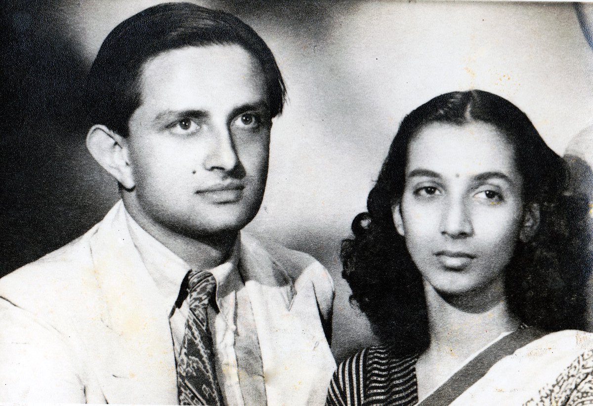 It was also in Bangalore that Vikram fell in love with Mrinalini Swaminathan, a lady whose accomplishments deserves a separate thread. She was initially worried about the "north-south difference", but they got married at a historic moment: August 1942. (9/23)