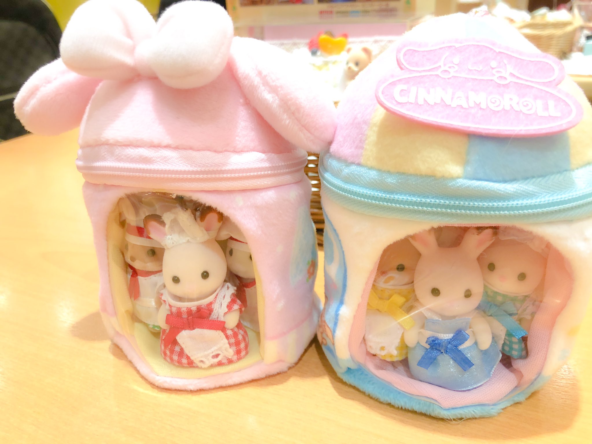 もちころ シルバニアのおでかけポーチの中身は 右が私 左が彼氏のです 超ラブリー T Co Ij6ec4fnhh Twitter