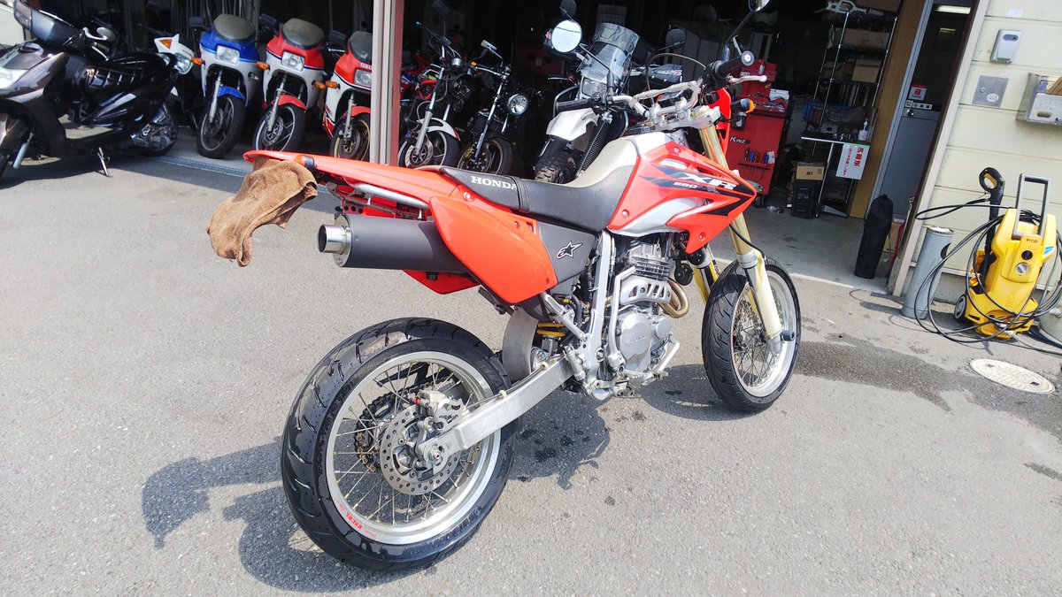 バイクショップ カイズ على تويتر 状態の良いxr250モタードの中古車入庫しました ワンオーナーで走行12 000 です カスタム個所はカーボンfフェンダー フェンダーレス レバーくらいでしょうか お問い合わせ等はコメントではなくdmの方からお願いします 通信