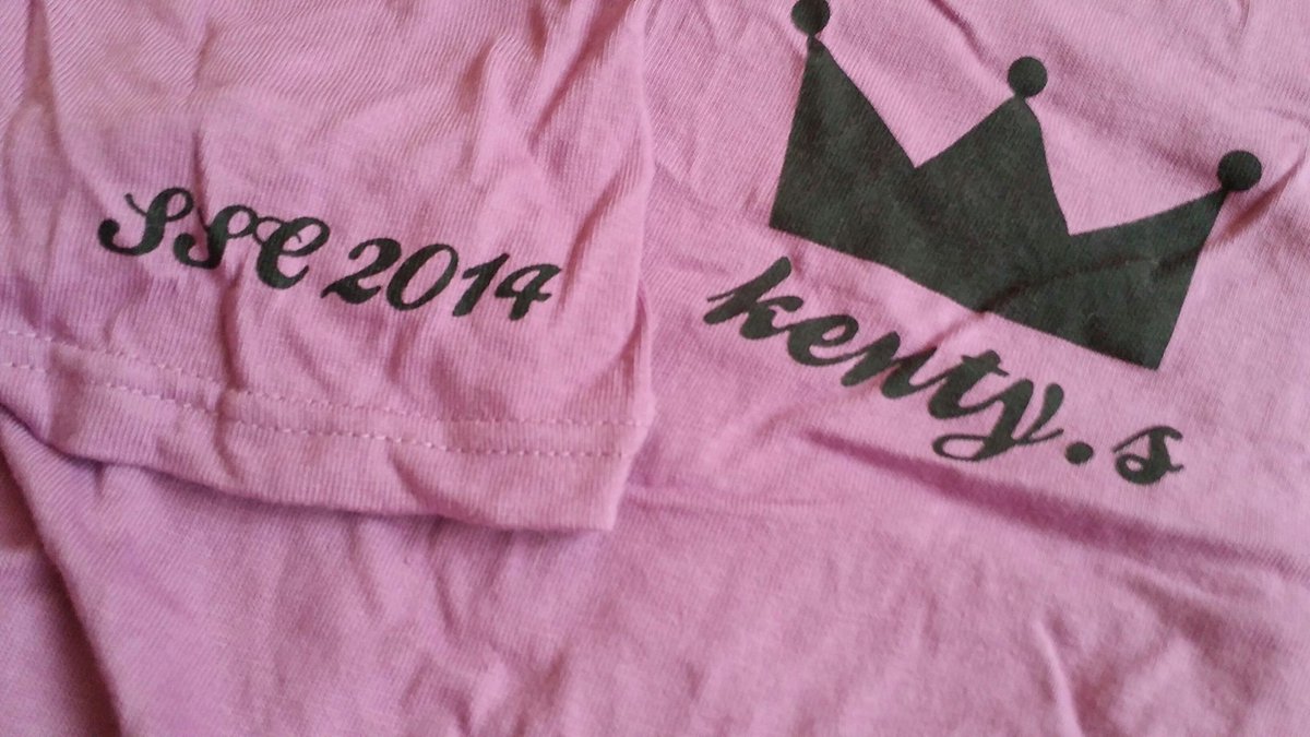 kozueri20's tweet photo. どちゃくそ懐かしいTシャツ
前向きな活動休止中。
#ひよ
#りさ
#れいな
#さな
#ちゃみ
#ゆり
#Risa
#あさぽむ
#SummerSmileCasting2014
#ssc14
みんな元気にしてるかなぁ? https://t.co/EhBD0R8gQb