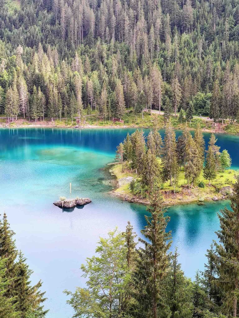 NewInZurich's tweet photo. Have you visited the #Caumasee near #Flims? It’s a great place for a day trip and so much to see and do there: https://t.co/eYuOXXWZ0C @1000Switzerland @caumasee @flims_laax #Switzerland https://t.co/NYzYeXifky