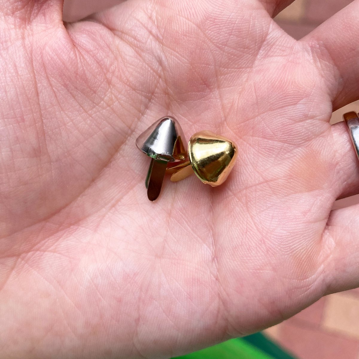 harikenjp's tweet photo. 🤖#玩具人生🦖
⠀
コニカル☺︎⚡️
⠀
Conical Studs☺︎⚡️
⠀
#HARIKEN
#GREENBOYs
#conicalstuds
#studs
#鋲
#fashion
#punk
#love
#peace
#☺︎
#🌎 https://t.co/Aeo0WcRIIN