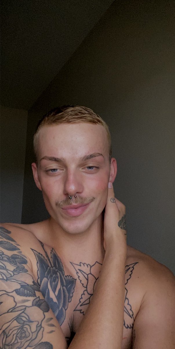 225joshua's tweet image. Cut the hairs 🥴💇🏼‍♂️ #LGBTQoftwitter