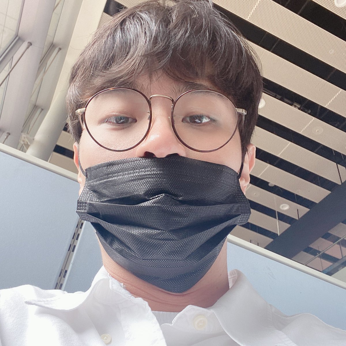 semcompany_'s tweet photo. [#박정민] 
잠시 후 오후 2시❗️
박정민 배우가 #두시탈출컬투쇼 생방송에 출연합니다📻
채널 고정! 잠시만 기다려 주세요 ♥️

#다만악에서구하소서 #유이 #다만악개봉 #라디오 #SBS #하드보일드추격액션 #액션 #영화 #샘컴퍼니 #SEMCOMPANY https://t.co/d37tl7l1S3