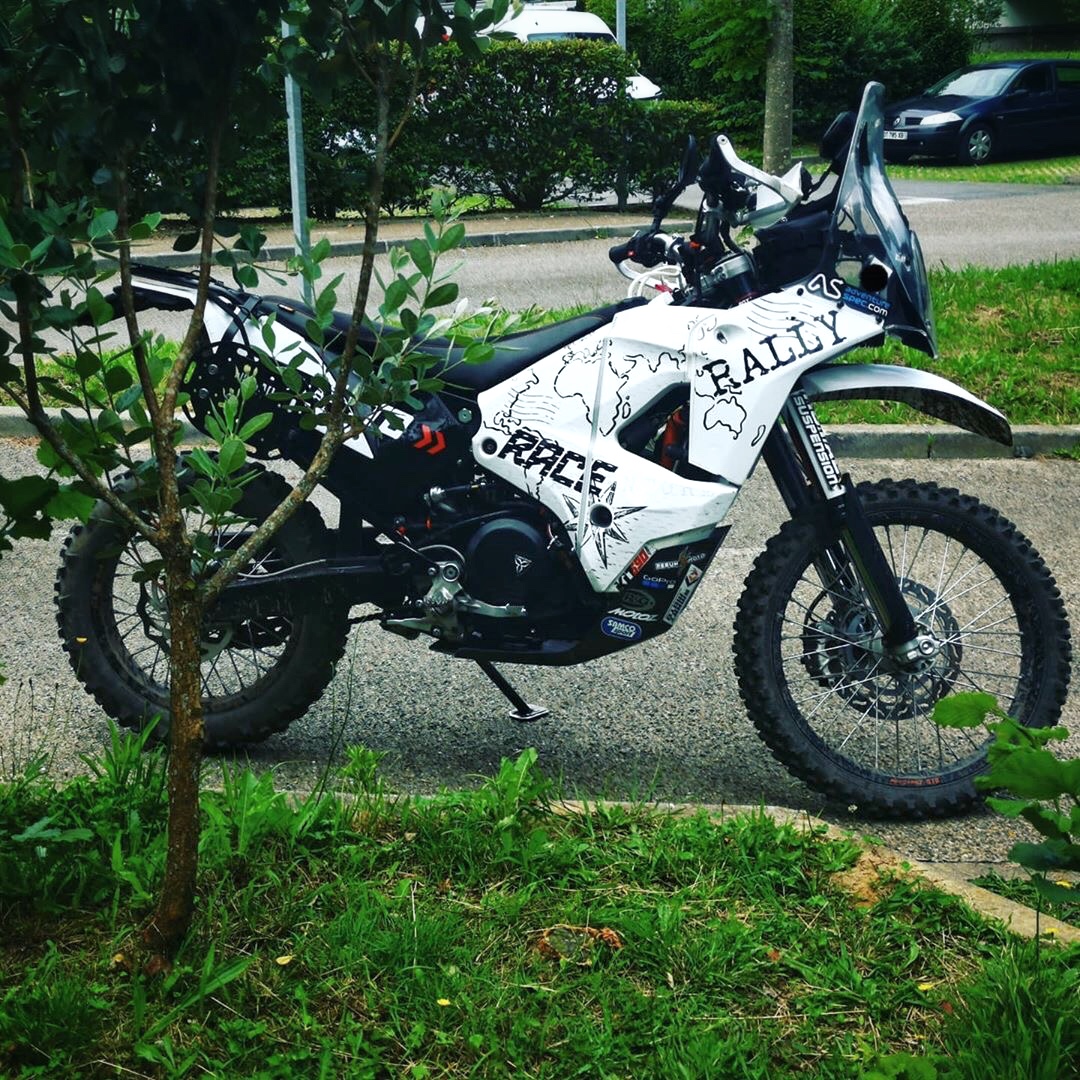 eosmoto's tweet photo. When you can't find the trail, you carve it, with your #KIT690 and your grit https://t.co/bN5Mr8hekd