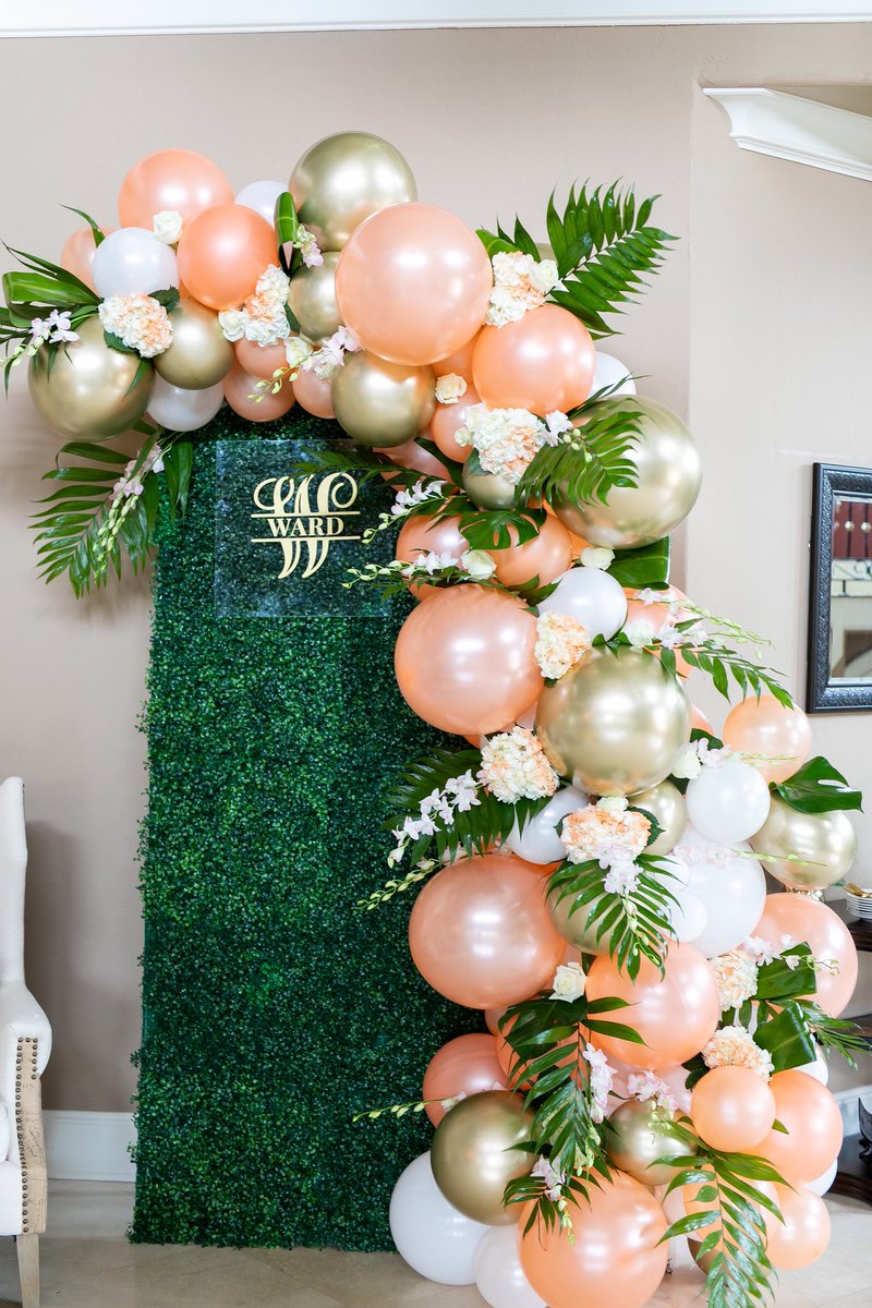 LRiliece_Events's tweet photo. Elegance Overload!! It was such a pleasure to set up this backdrop for a private wedding and dinner! 

#boxwood #boxwoodbackdrop #foyerdecor #balloongarland #acrylicsigns #congrats #privatewedding #privatedinner #intimatedinner #partyinspo https://t.co/COioUSoM0I